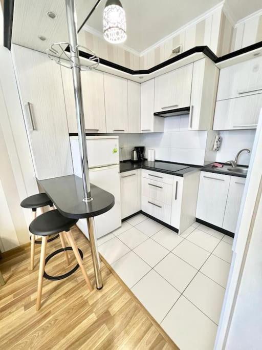 Beauty Studio In Center Apartment คีชีเนา ภายนอก รูปภาพ